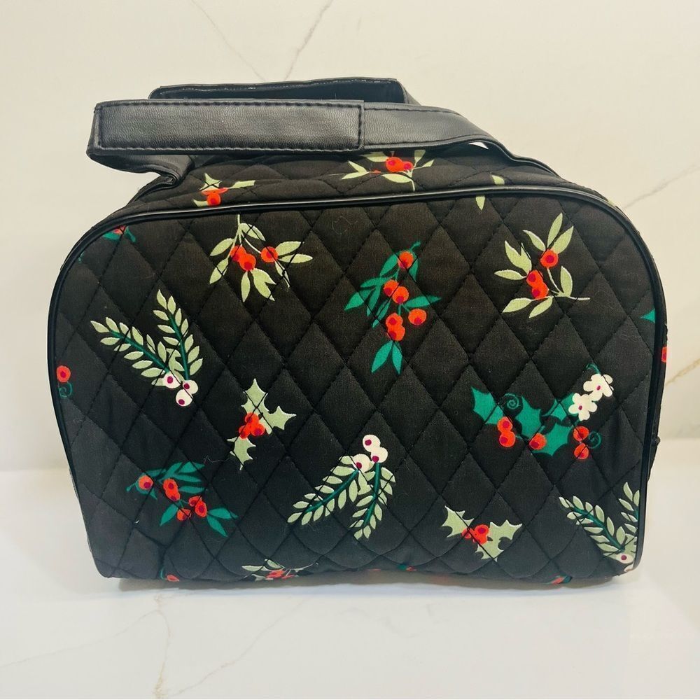 Quilted Holly Travel Set - Picture 8 of 13